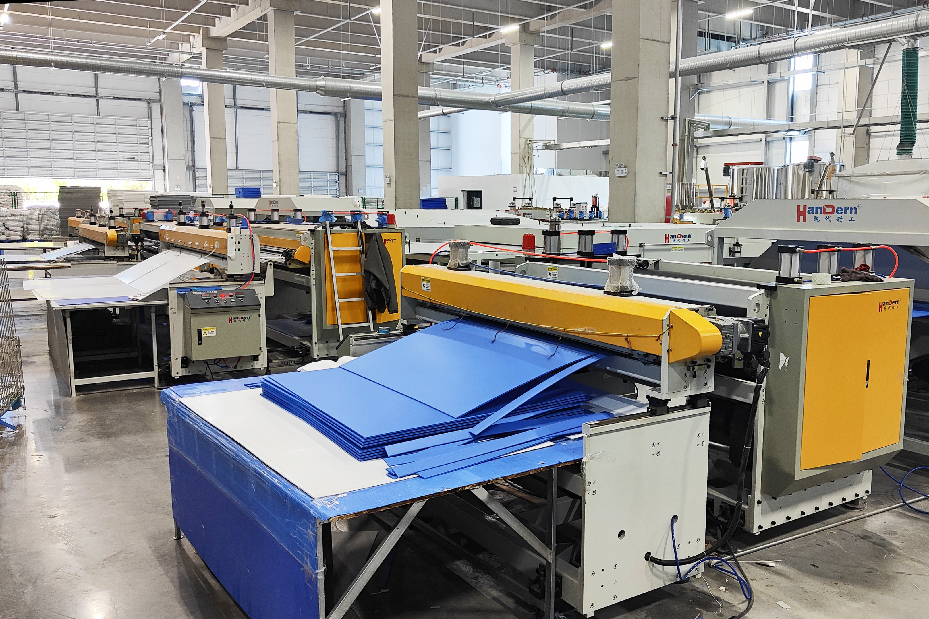 12條中空板全自動拉板線